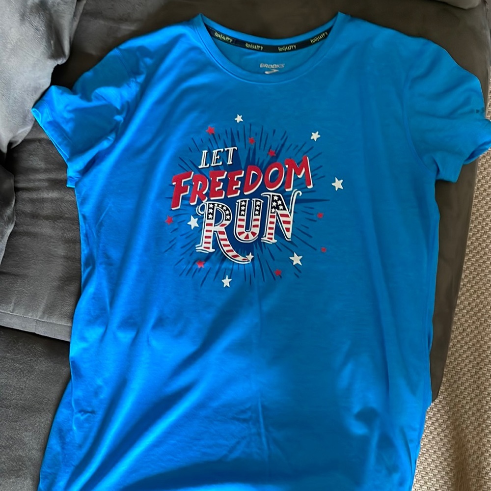 EUC Brooks 4th of July running top